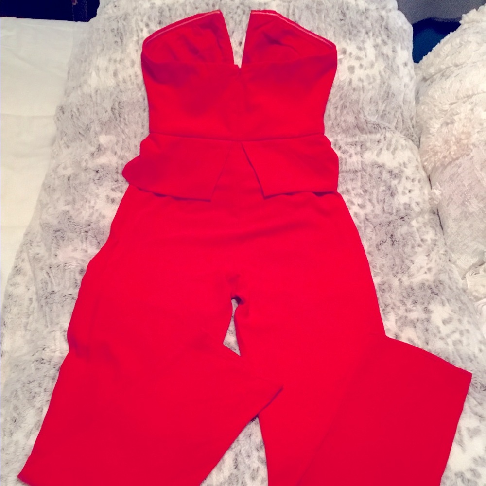 Red Pepper Strapless Jumpsuit. NWT   Size M - Picture 3 of 4
